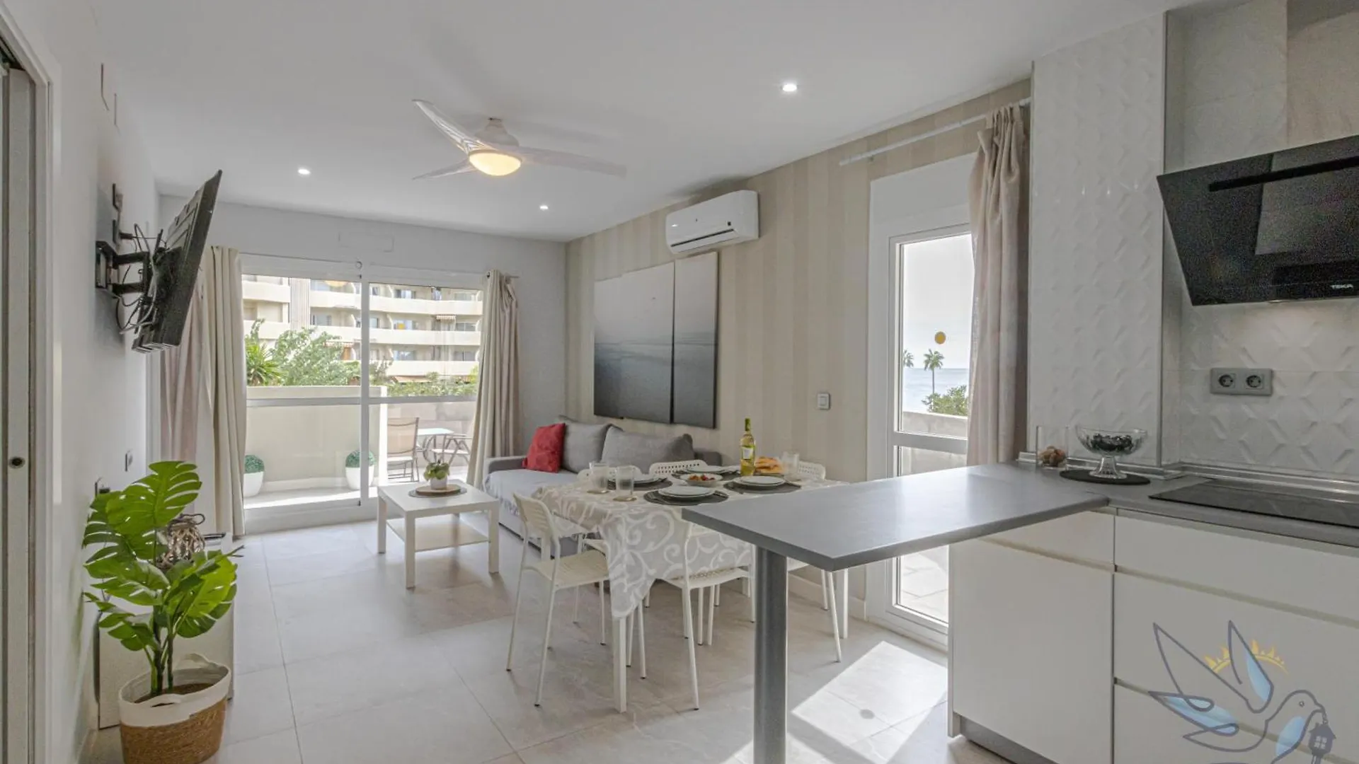 Benal Beach 2Bdr Beachfront Apartment With Water Park Benalmádena 0*,  Spagna